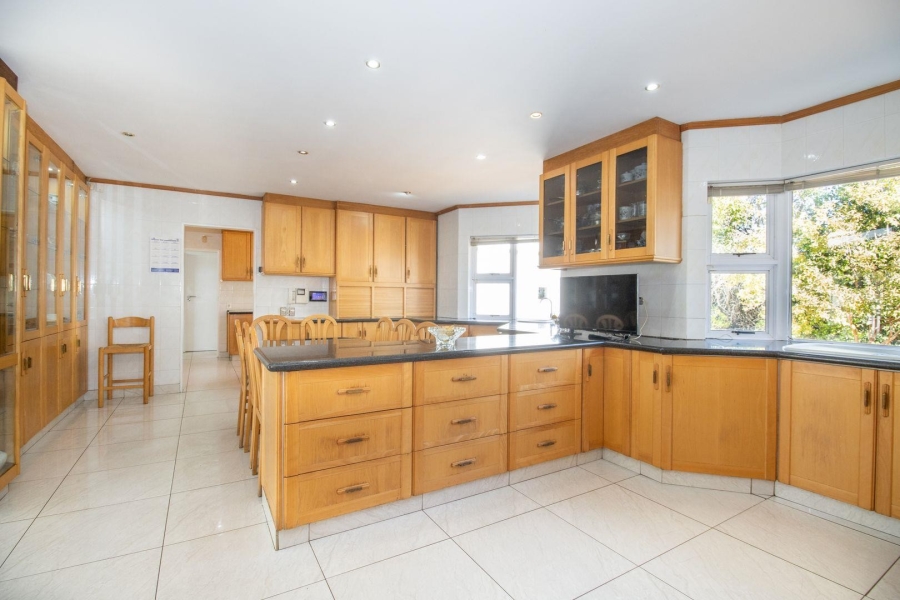 7 Bedroom Property for Sale in Constantia Western Cape